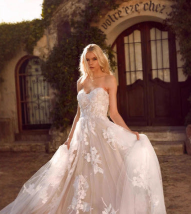 Lace Deep V-Neck Sleeveless Wedding Dress
