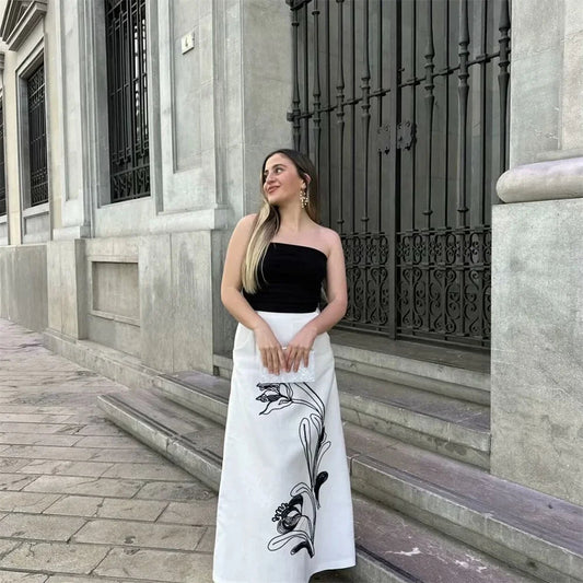 Versatile Contrast Colored Flower Embroidery High Waist Skirt