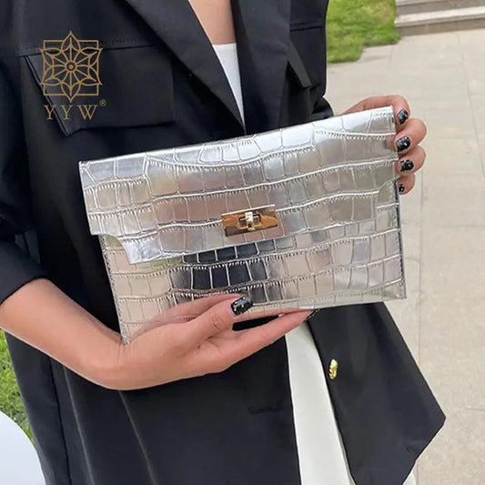 Thin Envelope Crocodile Pattern Wristlet