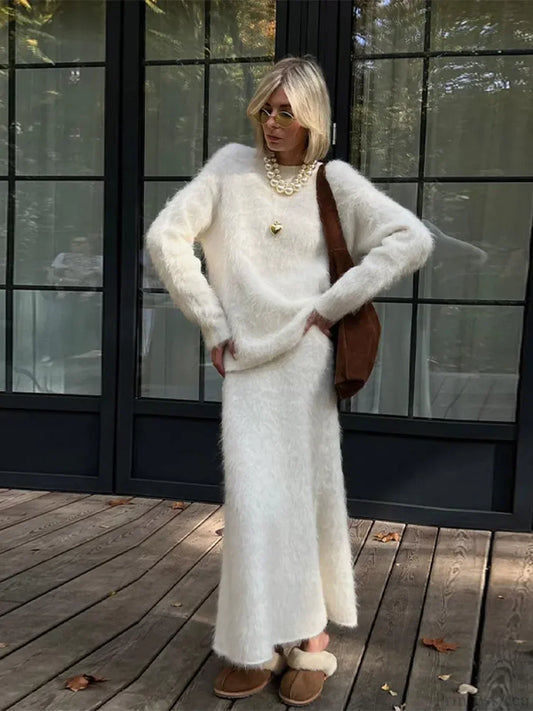 Chic O-neck Cashmere Skirt Sweater White suit / S