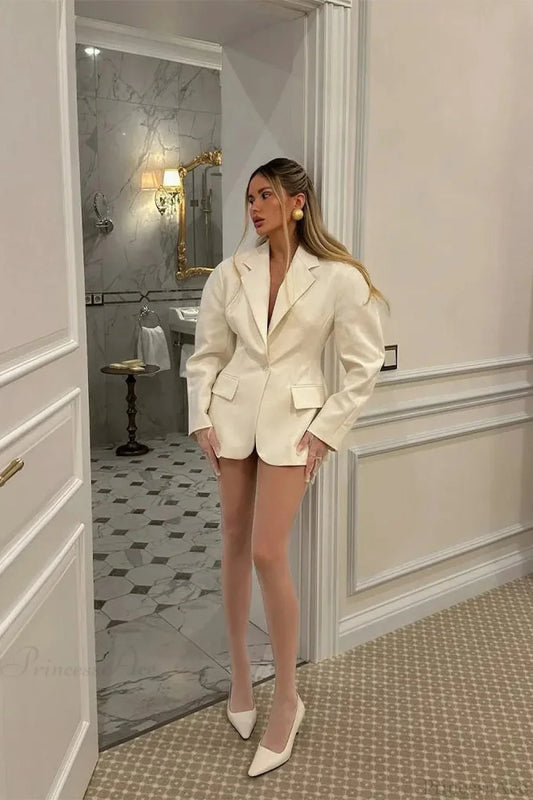 White Lapel Loose Full Sleeve Coat